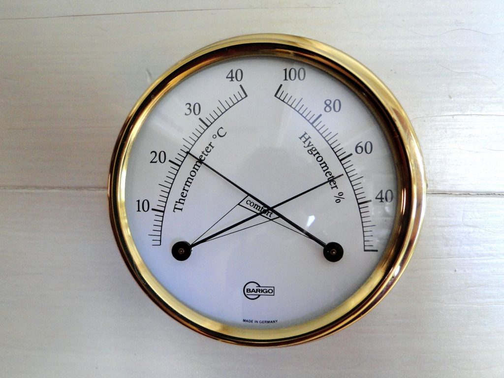 Hygromètre mesurant le taux d humidité dans une pièce de la maison