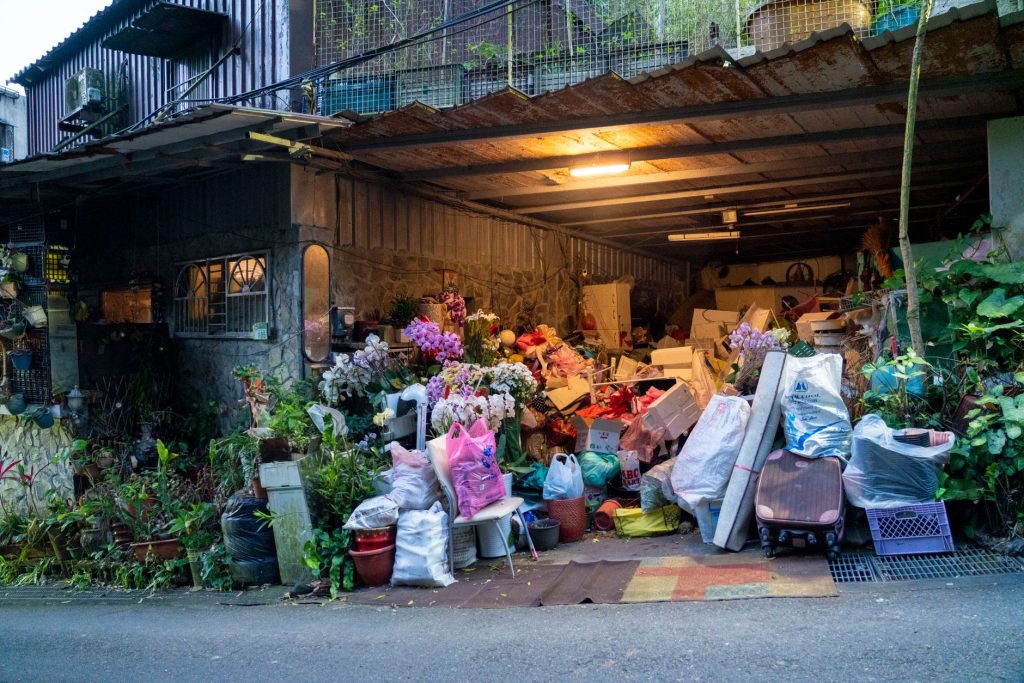 Garage encombre avant le grand tri de rangement